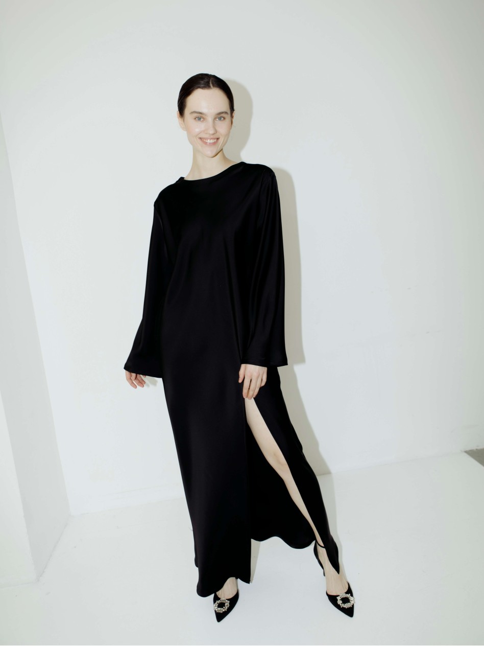 Платье BASE с разрезом (черное)