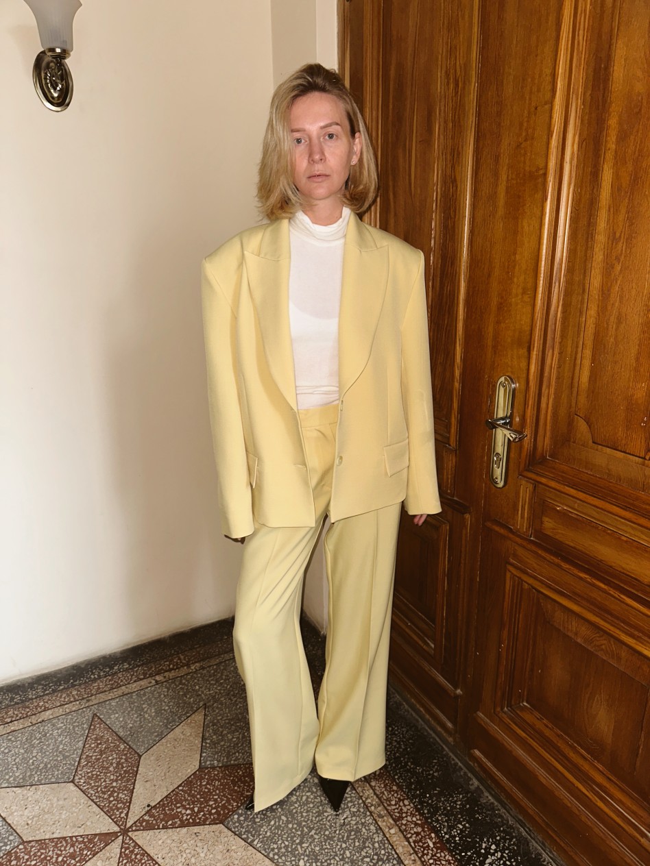 Брюки BASE с защипами (лимонный курд)