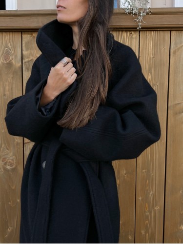 Пальто UNDER (черный)